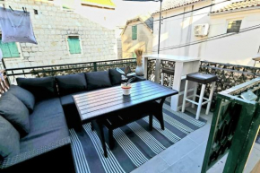 Sea Hideaway Studio Walk to Beach & Bus to Split